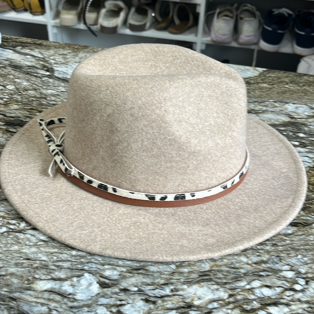 Women’s felt Fedora style hat
